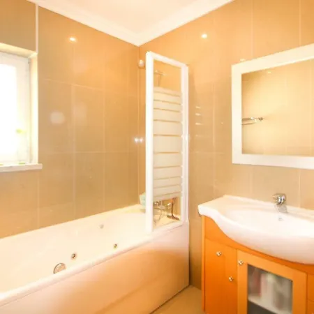 公寓 Modern Apart Terrace&pool Near The Beach